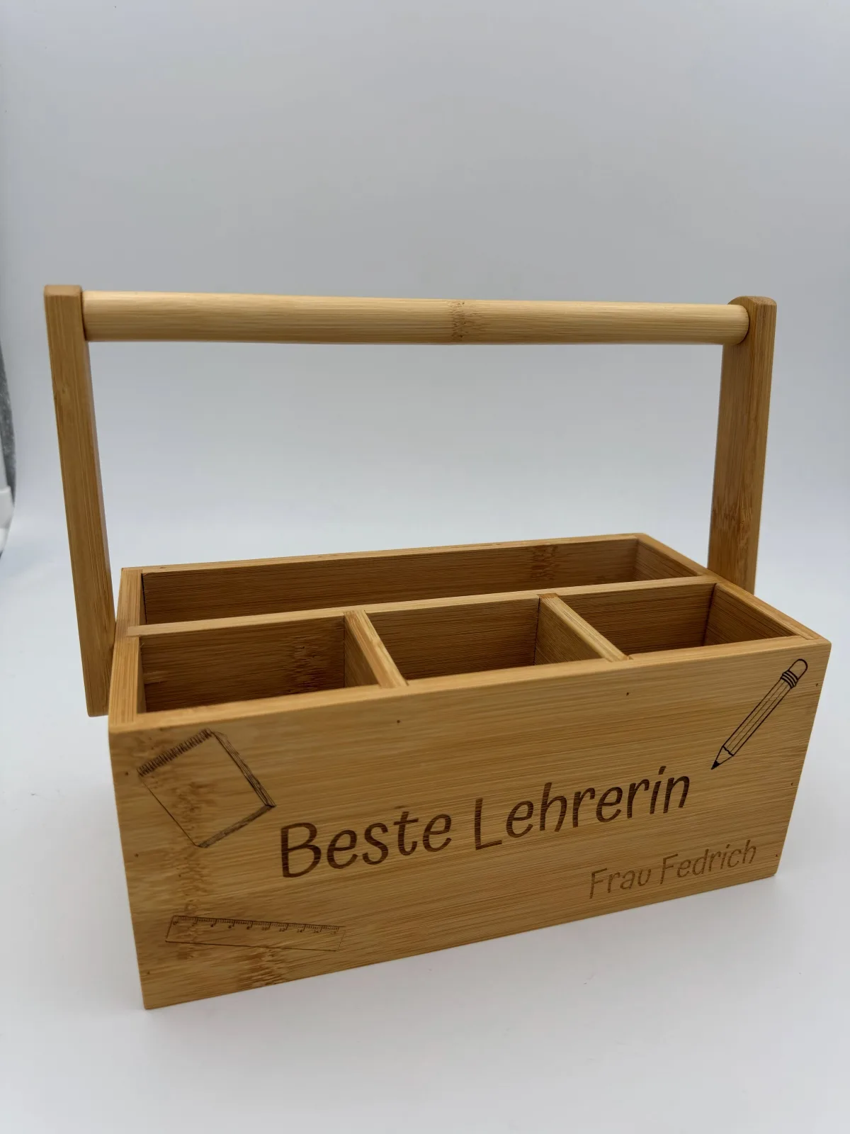 Bambus-Utensilienkasten mit Tragegriff und Gravur »Beste Lehrerin« als personalisiertes Geschenk