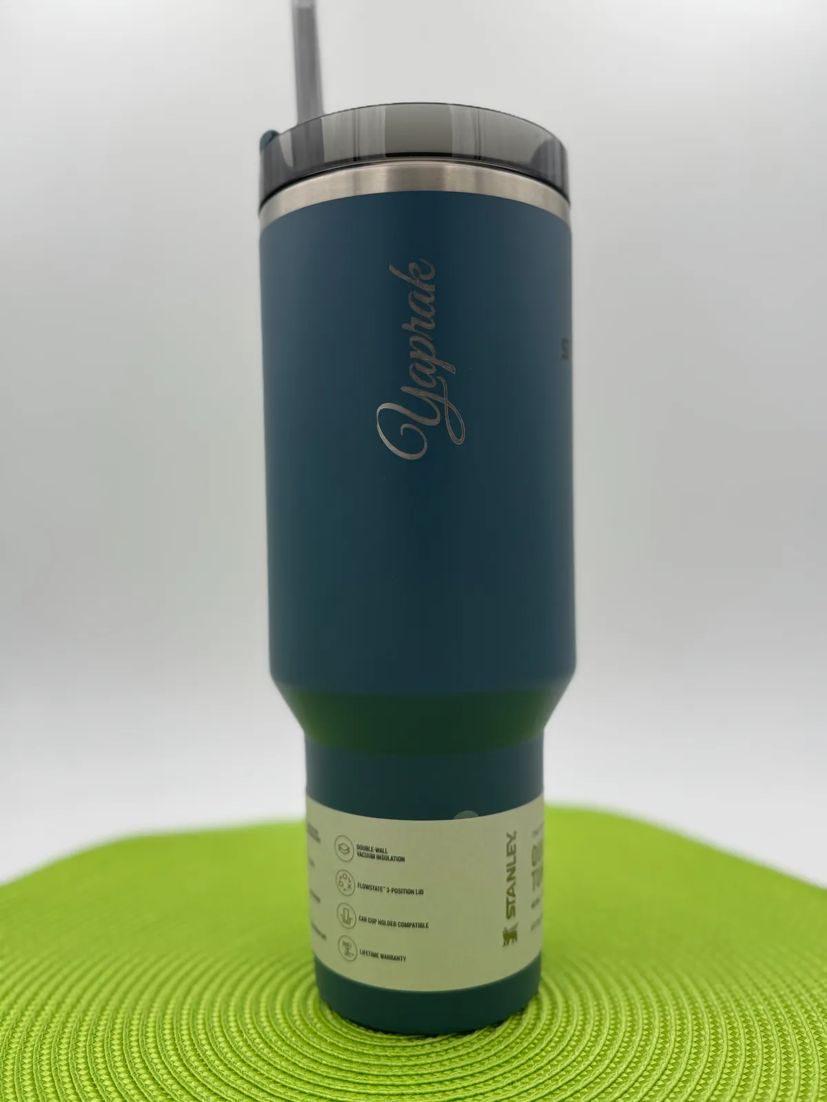 Edelstahl-Thermobecher mit personalisierter Namensgravur